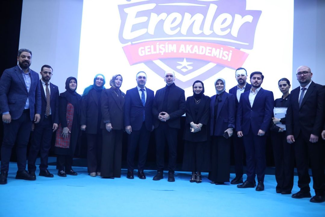 ERENLER GELİŞİM AKADEMİSİ'NİN İLK KONUĞU CEM ÖĞRETİR OLDU.