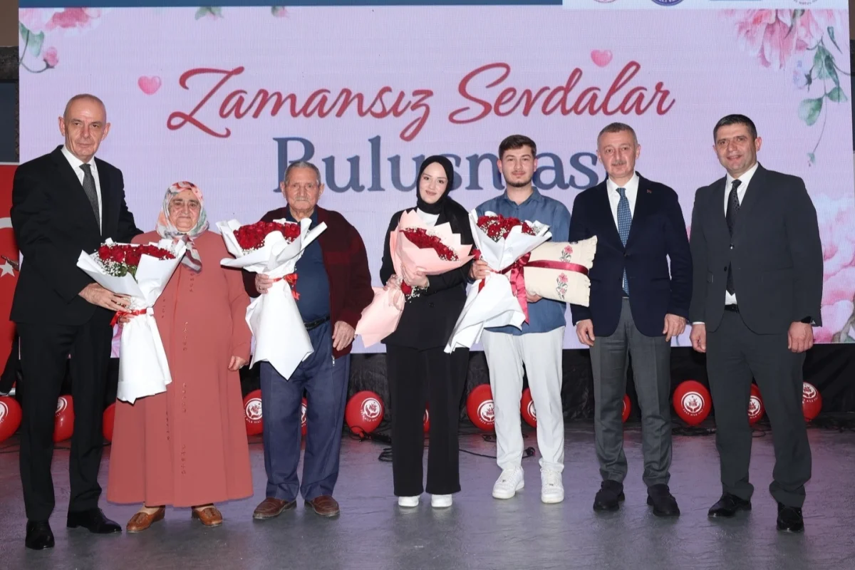 Kocaeli’de 40 Yıllık ve Yeni Evliler Zamansız Sevdalar Buluşmasında Bir Araya Geldi
