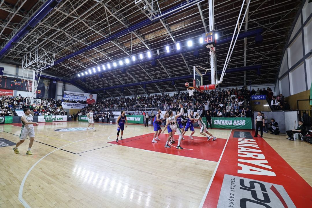 Büyükşehir basketbol yarı final serisine galibiyetle başladı