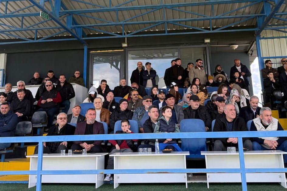 Gökpınar Hendek Spor'un 6-0 galip geldiği karşılaşmada trübindeydi