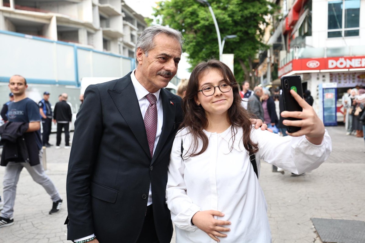 Başkan Alemdar, vatandaşların bayram heyecanını paylaştı: