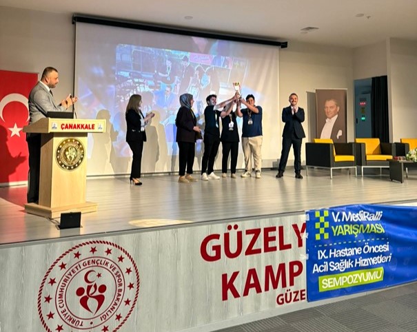 Paramedik öğrencileri MediRalli’de derece kazandı