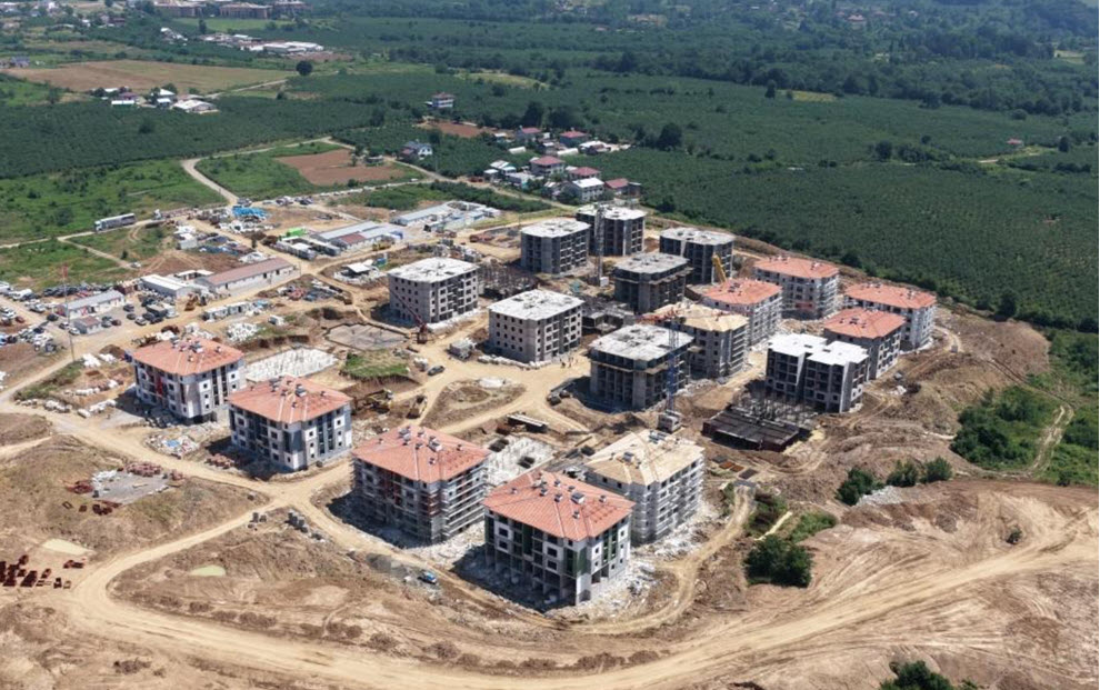 HENDEK AKPINAR’DAKİ TOKİ KONUTLARI YÜKSELMEYE DEVAM EDİYOR