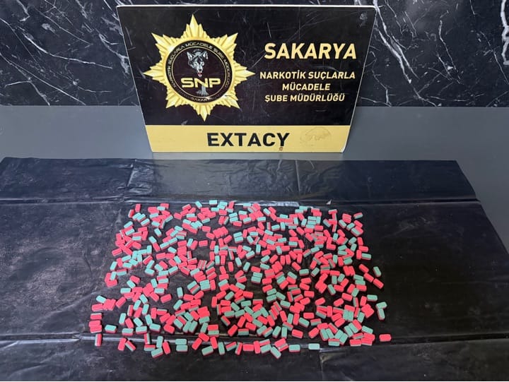Hendek'e uyusturucu getiren 2 kisi yakalandı 