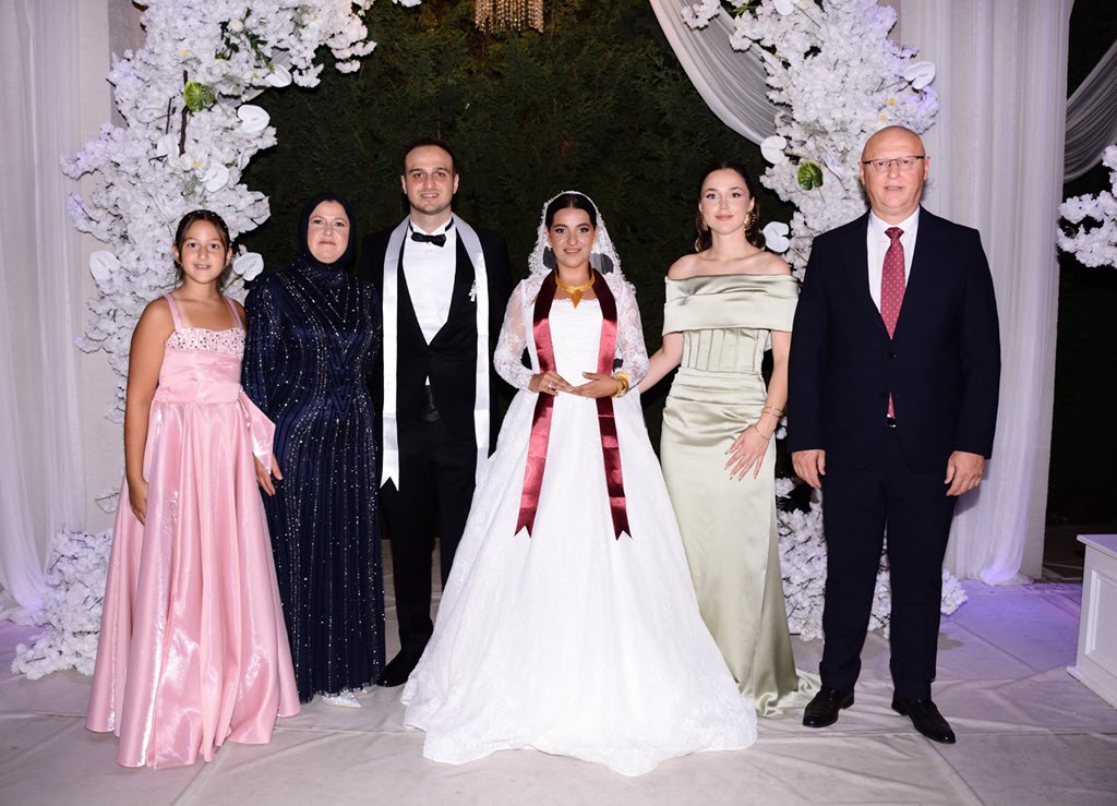 Mehmet Bayraklı Ailesinin Mutlu Günü