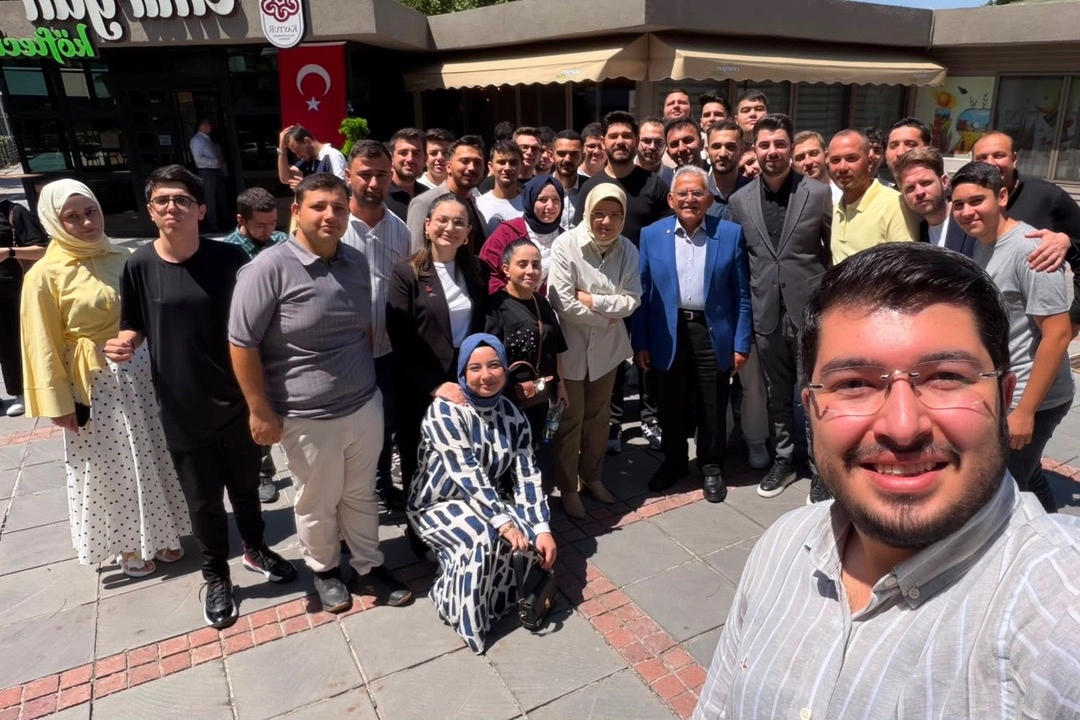 Başkan Büyükkılıç Gençlerle Buluştu: “Türkiye Yüzyılı’nı Birlikte İnşa Edeceğiz”